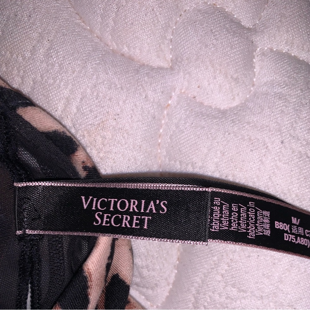 ❤️VICTORIA’S SECRET LEOPARD STRAPPY-BACK SPORTS BRA. EXCELLENT!NWOT - Picture 4 of 5